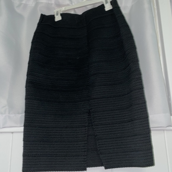 Never Worn Gorgeous Express Black Layer Scallop Design Pencil Skirt. Size M. - Picture 2 of 6